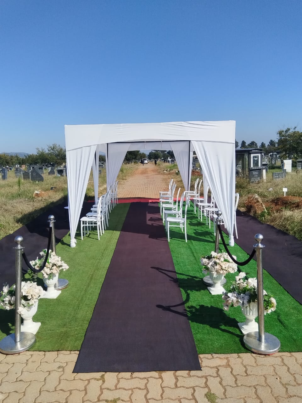 Welcoming entrance arrangement
